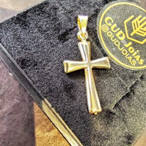 Pingente Cruz Lisa Pequena Banho Triplo em Ouro 18K
