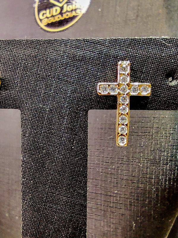 Brinco Crucifixo Zirconia de Cristais - Banho Triplo Ouro 18k - Image 3