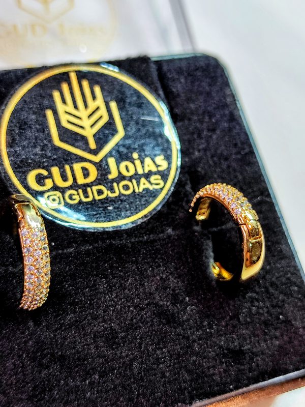 Brinco Argola Articulada Zirconia Cristais Cravejado - Banho Triplo em Ouro 18k - Image 5